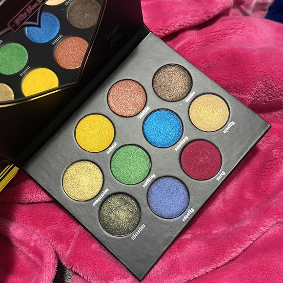 LIKE NEW — Vegan Love Eyeshadow Palette — KVD Vegan Beauty - Picture 5 of 5
